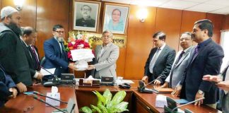 ভোটে বিজয়ী মন্ত্রী নারায়ণ চন্দ্র চন্দ ফুলেল শুভেচ্ছায় সিক্ত