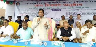 গুজবে কান দিবেন না, সরকার আপনাদের যা প্রয়োজন সব করবে; বন্যার্তদের কৃষিমন্ত্রী গুজবে কান দিবেন না