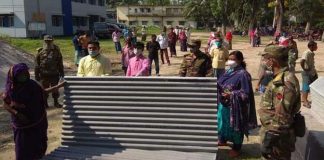 ঘূর্ণিঝড় আম্ফানে আক্রান্ত গৃহহীনদের