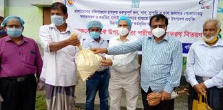 বরিশালে আমড়া চাষিদের মাঝে