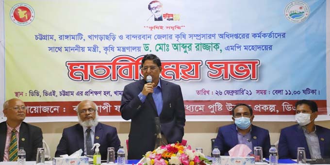 কৃষকদের কাছে গিয়ে তাদের