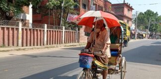 ঢাকায় আজ সকালে গরম আরও বেড়েছে