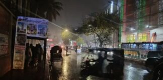 ঢাকায় হঠাৎ ঝুম বৃষ্টি